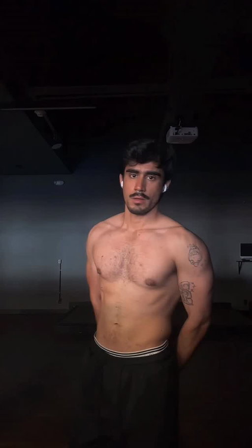 Serving a little Sunday motivation 😳
.
.
.
.
.
.
#sundayworkout #fitnessmotivation #gymlife #lifestyle #postworkout