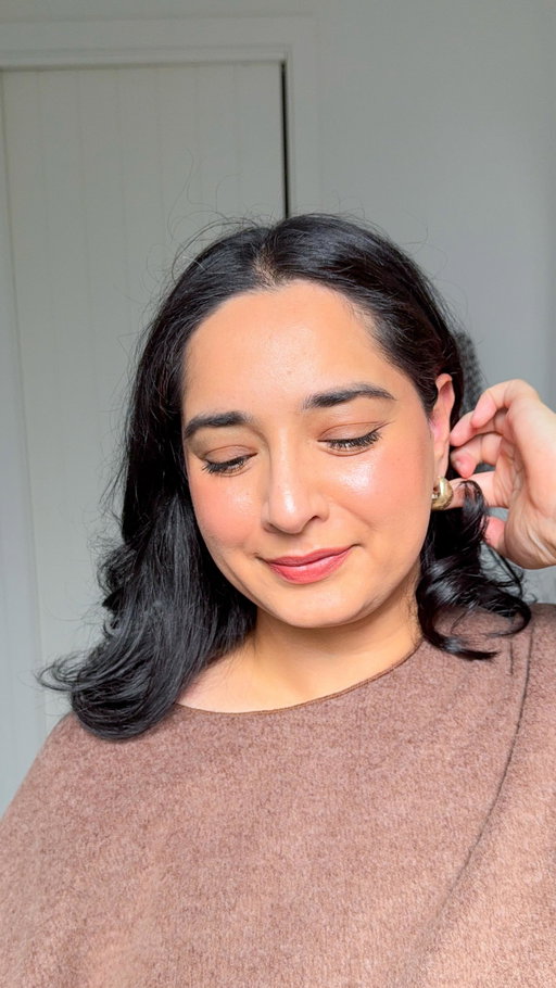 Introducing the primer everyone’s talking about 🖤  #AD

If you have combination skin or feel a little self-conscious about pores, @grownalchemist Skin Defense Primer might become your new best friend!

The dual action formula is a lightweight matte gel that instantly blurs pores, smooths texture and softly mattifies, while also helping to protect and treat the skin. It melts in with the most silky texture, creating a smooth, breathable base that makes makeup look effortlessly flawless.

🛍️ Shop now at @adorebeauty and @myer 

#GrownAlchemist #makeup #melbournebeauty #beauty