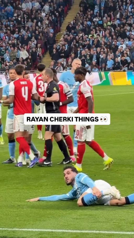 🫳🏼 Rayan Cherki’s Wembley 𝒔𝒉𝒐𝒘 👀😶‍🌫️

🎥 KrisKai0 on TikTok - @tsrfootball - @city_xtra