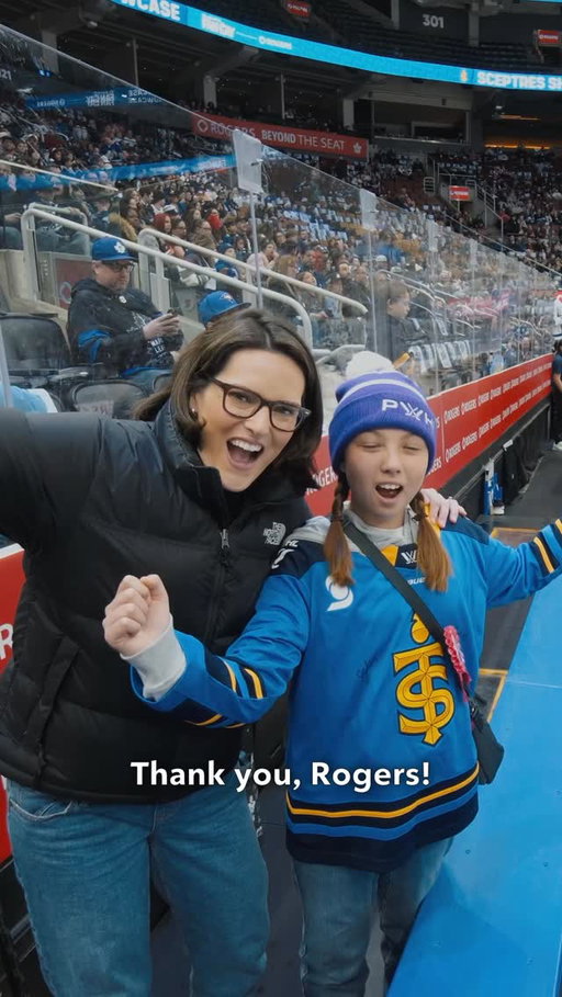 @carolineacameron and Milea put their coaching hats on to help some of their favourite @pwhl_sceptres players at Leafs Fan Day presented by Rogers