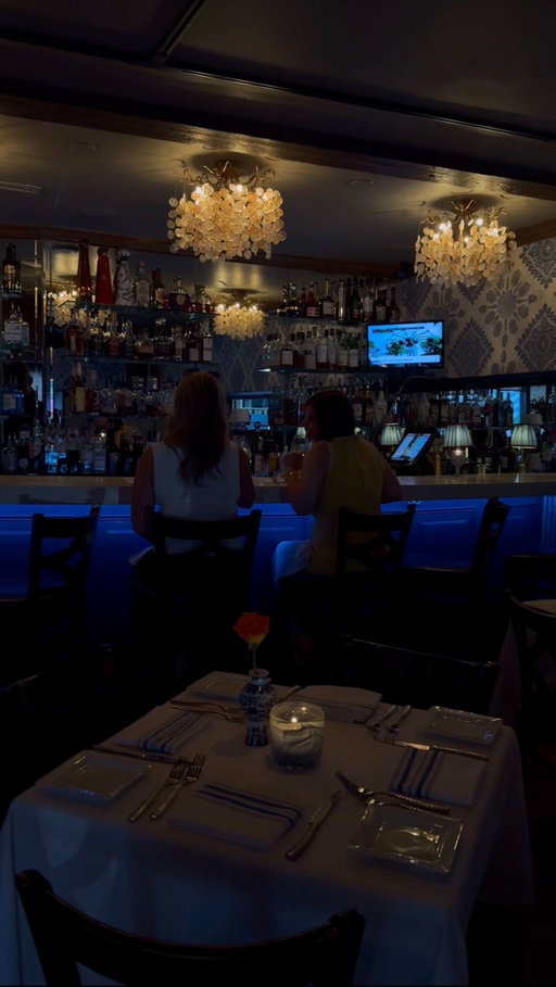Dallas Restaurant Review 🍕🍝
@avantidallas was an 8/10 for food & atmosphere! 
Located in Uptown Dallas, go check it out for your next girls night or date night 🌃

What other restaurants should I try in Dallas area? 
#dallastx #uptowndallas #avantidallas #restaurantreview #foodreview