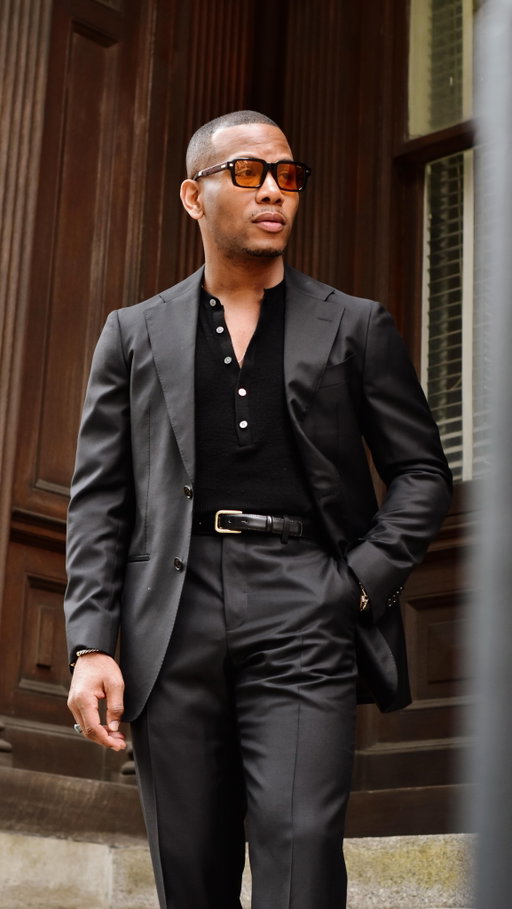 Yes, wear your black #suit casually! Below are a few tips!

- rock a collarless shirt shirt (band, tank or Henley)
- a funky loafer (socks option)
- get sexy with your accessories

Outfit included shoes from current @suitsupply (dm me for links)

#menswear #style #mensstylepro
