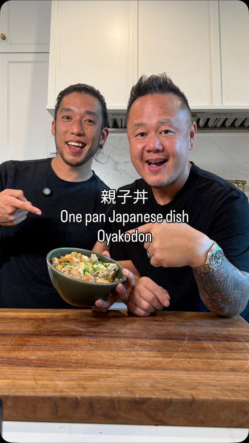 Oyakodon. simple, one pot comfort 🇯🇵

Cooking with @jettila and keeping it easy using tsuyu, a shortcut dashi base that brings everything together fast.

Chicken, onion, and eggs simmered, then gently finished for that soft, custardy texture over hot rice.

Cover with half the eggs on medium for 1–2 minutes, then finish gently off heat.

This is what Japanese home cooking is all about, balance, simplicity, and flavor.

A little asmr vibe for the editing

Check out the comments for the recipe 👇