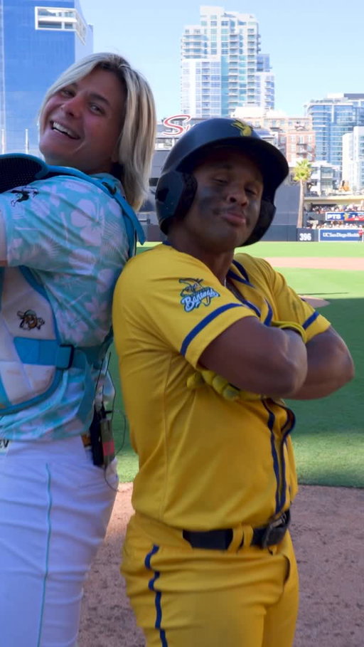 The crossover we didn’t know we needed 😎

#savannahbananas #locobeachcoconuts #shawnmendes #musicvideo #lipsync