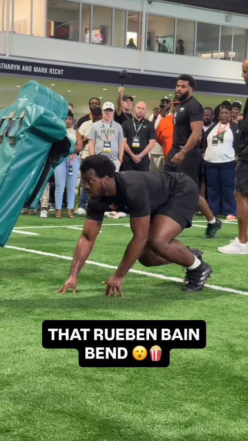 He’s DIFFERENT. Bain is LIKE DAT 😤🔥 @ba1nnn 

Miami DL Rueben Bain looked EXPLOSIVE during Pro Day.