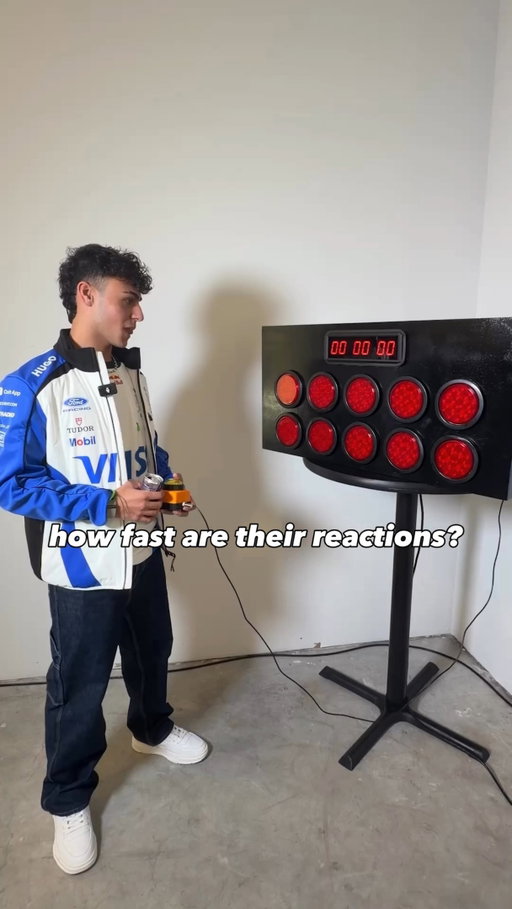 how quick are your reflexes? 👀

💪: @arvid.lindblad @aaroncolton, @p.friesacher, @miaaa.chapman, @izzigomez_, @zionwright

#redbull #givesyouwiiings #energydrink #reflexes #sports