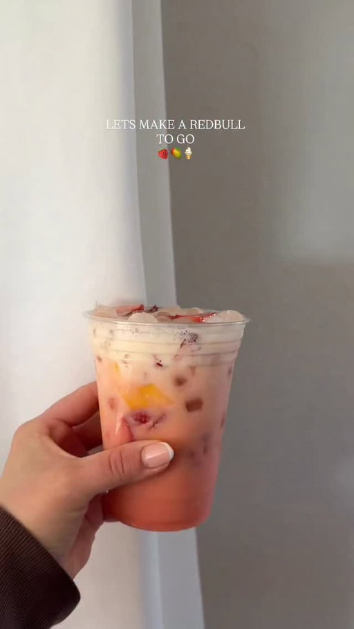 A Red Bull, Italian soda with strawberry mango fruit, strawberry syrup and cream! 🍓🥭🍦 #redbullitaliansoda #redbulldrink #redbullcombo #strawberryredbull #summerdrinks @redbull @redbullusa @torani @solocup