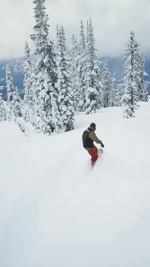 The week everyone’s talking about @naturalselectionsnow 

@Yeti Natural Selection @RevelstokeMtnResort delivered wall-to-wall venue access with a full reset between comp days and an all-time level of riding that pushed the progression of snowboarding. 

No spoilers. Watch it yourself.

🎥 Finals + Day 1 now streaming on Red Bull TV. (link in bio)