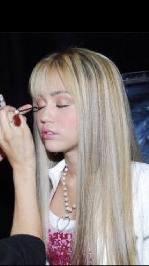happy hannah-versary 💖🎤🌟 

#hannahmontana #hannahmontana20thanniversary #mileycyrus #disneychannel #2000snostalgia