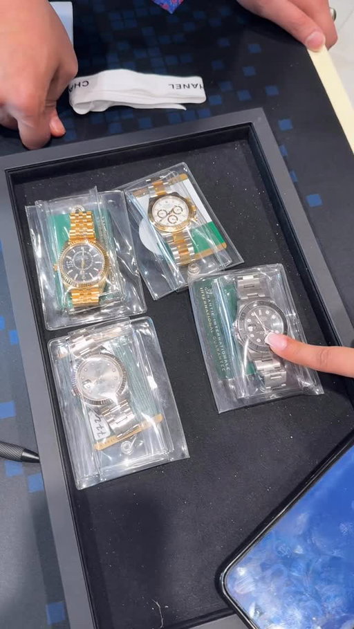 TOUGH negotiation with BENNY for $100,000 WATCH DEAL🥵 @bennythedealernyc 

#watchaddict #rolex #watchlover #luxury #entrepreneur