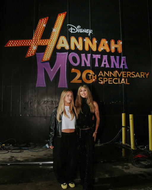 A true “this is the life” moment✨Hannah Montana 20th Anniversary Special available on @disneyplus and @hulu 💜💛