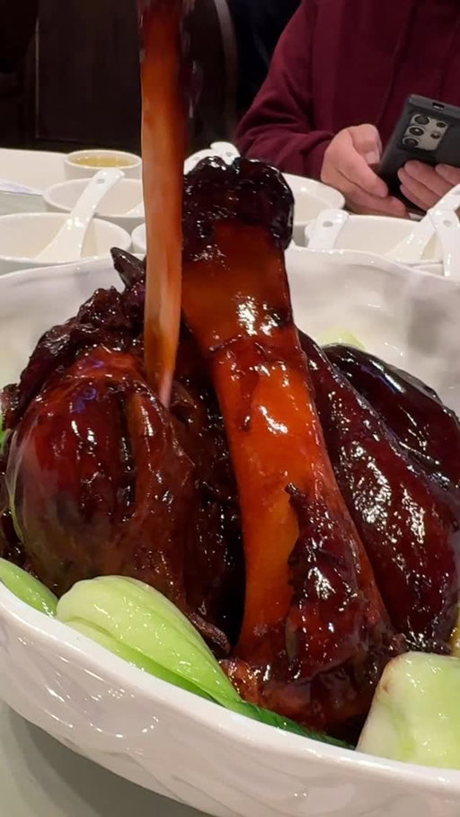 Trotter in Rock Candy

📍Shanghailander does it again. Spectacular dish.
#foodmento #shanghainese #sgveats #sgv