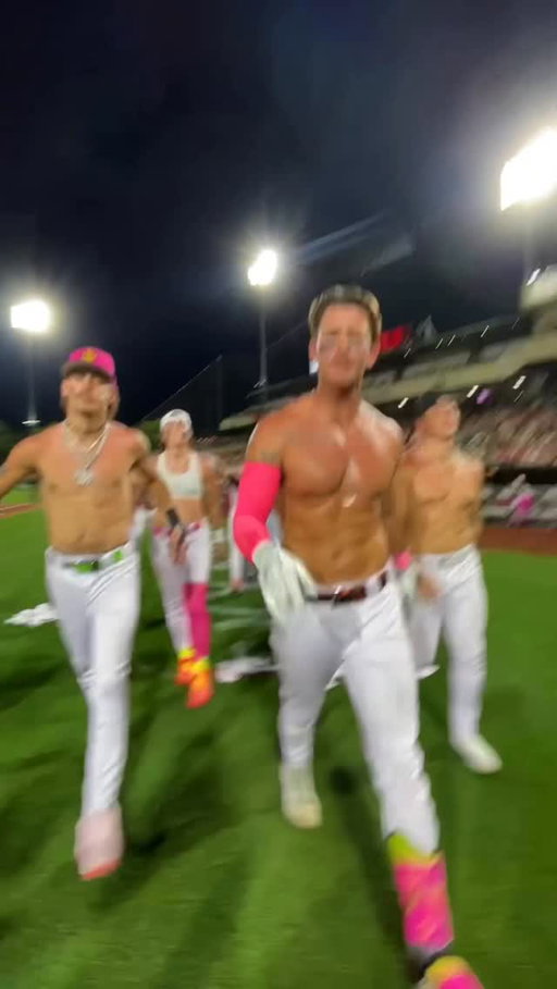 Call him a waiter the way he be serving 😮‍💨

#partyanimals #trend #viral #trending #baseballboys