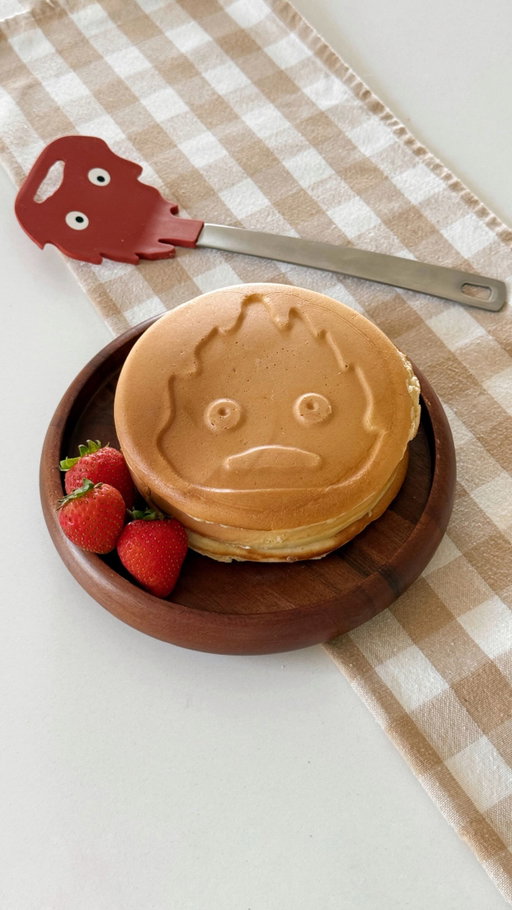 let’s make calcifer pancakes 🥞 🔥 #pancakes #calcifer #howlsmovingcastle #studioghibli