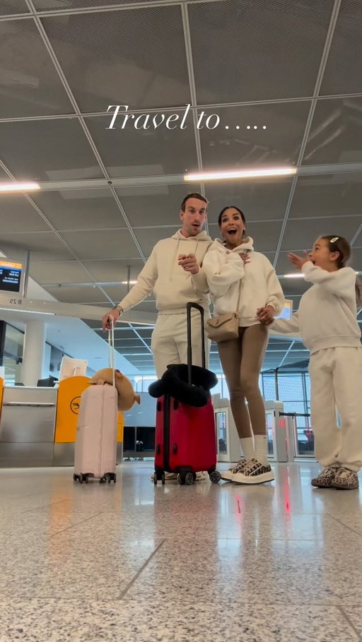 Ti jól tippeltetek az úticélunkat illetően? ✈️

Ha Te eltaláltad, akkor írd meg kommentben, mi pedig jövünk majd Nektek a csodás tartalmakkal! 🤎

#travel #familyvlog #momlife #travelvlog