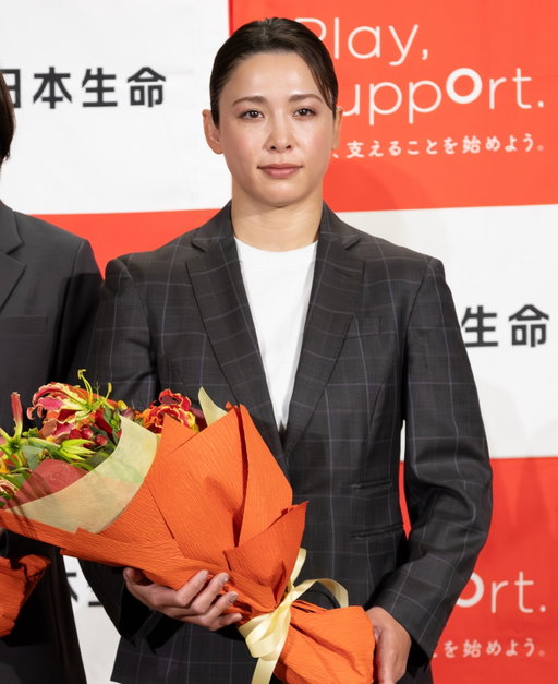  ︎︎
⁡
As of March 24, 2026, I have retired from competitive judo, which I have been practicing since the age of three.

There were countless times when it was incredibly tough. But beyond that hardship, good things were always waiting for me. I made many friends, achieved my goals, and grew as a person. All of this was something that judo gave me.

For me, retiring from active competition is the same as "graduating." Being able to retire without any regrets, and on my own terms, is truly a blessing.

I received so much support and encouragement from so many people over the years. From now on, I intend to do my best to support the next generation of judoka.

Thank you so much for these 27 wonderful years. It has been a truly happy journey.

I hope our paths cross again someday.⁡
⁡
⁡
┈┈┈┈┈┈┈┈┈┈┈┈┈┈┈┈┈┈┈┈┈┈┈┈┈┈┈┈┈┈
⁡
⁡
2026年3月24日をもちまして3歳から続けてきた柔道を引退しました。

これまで辛くて苦しいと思うことがとてつもなく多かった。
でもそれらを越えた先にはいい事が待っていました。
たくさん友達も出来たし、目標も達成できたし、人間として成長できた。
それもこれも全て柔道が与えてくれたものでした。

私にとって現役を”引退”することは、いわゆる”卒業”と同じことです。引退おめでとうです！
未練なく引退、自分の意思で引退できることは幸せです。

今までたくさんの人に応援とサポートをしてもらいました。
これからは私がこれからの柔道家たちを支えられるように頑張るつもりです。

27年間、本当にありがとうございました。
とても幸せでした！

またどこかでお会いできるのを楽しみにしています。