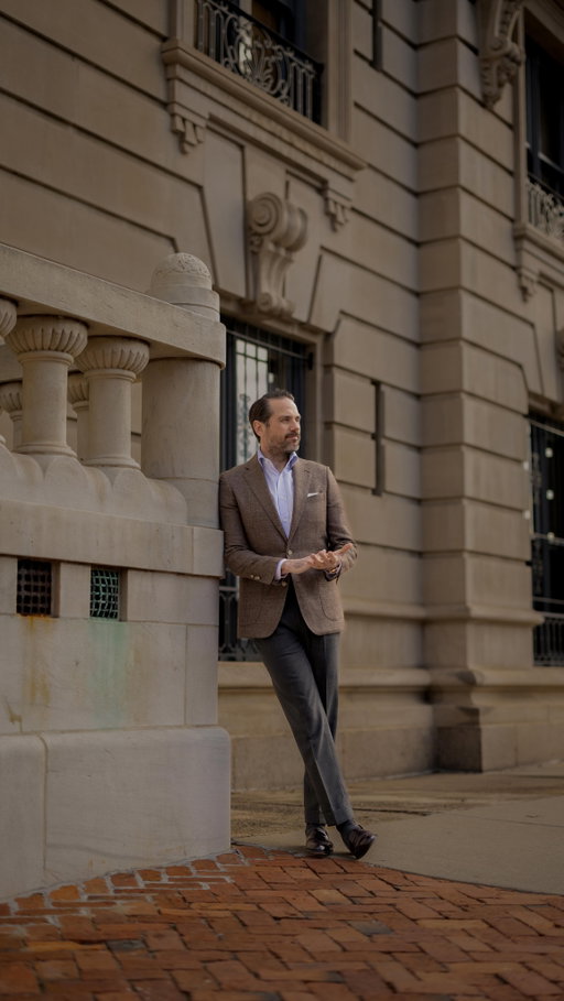 A truth about menswear:

Great wardrobes start with neutral colors.

Navy, grey, brown, and white form the backbone of classic style because they combine easily and always look refined.

Once the foundation is strong, everything else becomes easier.

 #neutralcolors #classicstyle #menswear #styleicon #styleiswhat