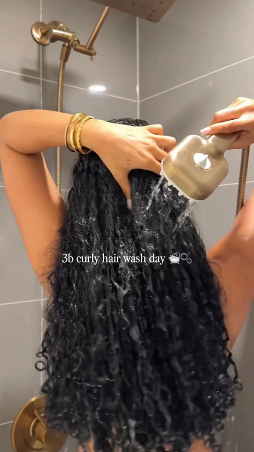 Entire curly hair wash day asmr ➰

This is my full wash day routine that I did last week, and these products made my curls feel deeply moisturized, soft, and healthy!

Products used 
@ouai thick hair shampoo 
@gisou honey hair mask, leave in & honey oil 
@ilovethedoux bee girl custard 

What are your wash day staples?

#naturalhair #asmr #curlyhairroutine #curlyhairproducts #healthyhair lowporosityhair