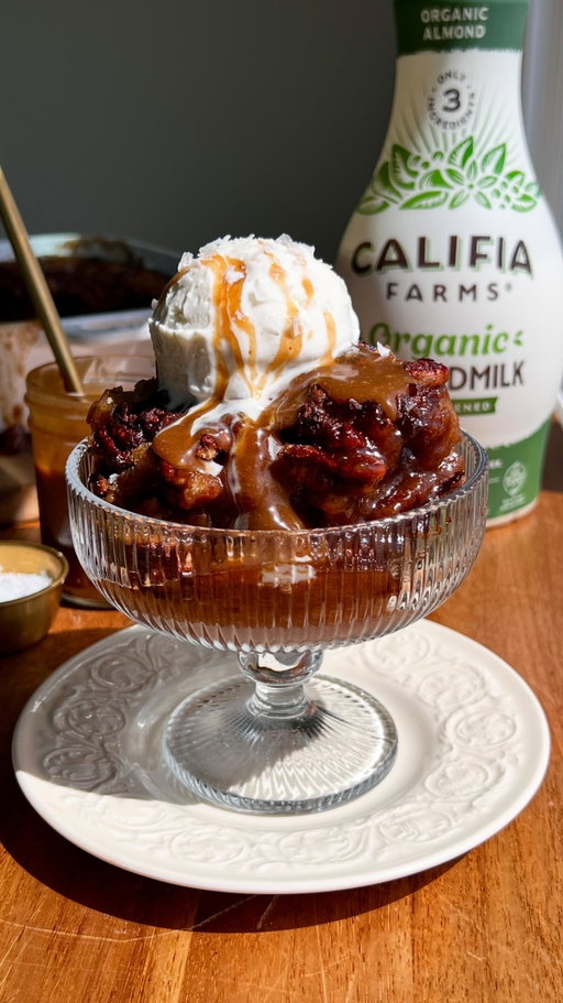 SELF-SAUCING BANANA PUDDING CAKE 

sometimes the best recipes are the simplest, and that’s exactly how i feel about this one 🫶 soft, warm, and cozy with a gooey, syrupy bottom and golden cake-like top! so simple to make with everyday ingredients, including @califiafarms Organic Almondmilk ✨ recipe below OR comment ‘BANANA’ to get the link sent to you 🤎

#Recipe Details:
For the Bottom:
- 1/3 cup (76g) salted vegan butter, melted
- 1 cup (110g) pecans, chopped
Banana Cake:
- 1 1/2 (180g) cups all-purpose flour
- 2 1/4 tsp (10g) baking powder
- 3/4 tsp (5g) salt
- 2 tsp (4g) cinnamon
- 1 cup (265g) mashed banana, ~2-3 large bananas
- 1 cup (220g) granulated sugar
- 1/2 cup (120ml) @califiafarms Organic Almondmilk
- 2 tsp (8g) vanilla bean paste or extract
Topping:
- 1 1/2 cups (295g) brown sugar, light or dark
- 1/2 cup (55g) pecans, chopped
- 1 tbsp (6g) cinnamon
- 1 1/2 cups (360ml) HOT water

*Easy salted caramel is on the blog post on my website! 

Instructions:
Preheat the oven to 350F.
Prepare the pan. Pour the melted butter into a 10.5x7.5” or 8x8” baking dish/pan. Spread it around, then sprinkle the chopped pecans all over. Set aside.
Banana Cake Batter: In a medium bowl, whisk together the flour, baking powder, salt, and cinnamon. Set aside.
In a separate large bowl, whisk together the mashed bananas, sugar, almondmilk and vanilla until well combined/smooth.
Add the dry ingredients to the wet, and mix until just combined.
Transfer the batter into the baking pan over the butter/pecans. Do not to mix it! Set aside.
Topping: Add the water to a measuring cup and microwave for 2-3 mins, until very hot.
Meanwhile, mix together the brown sugar, chopped pecans, and cinnamon together in a medium bowl.
Sprinkle the brown sugar topping mixture all over the banana cake batter.
Once the water is very hot, gently pour it ALL over the batter and topping in the pan. DO NOT mix.
Transfer the pan to the oven. Bake at 350F for 50-55 mins, until golden, bubbling, and mostly set (the bottom will still be gooey).
Remove from the oven, and let cool slightly before serving.
Serve warm with dairy vanilla ice cream, salted caramel, and flaky sea salt. 
Enjoy!

#califiapartner