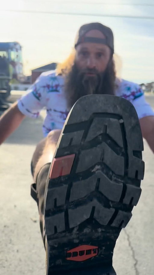 Just new boot goofin’ in the all-new Vastbinders 😂. 
•
Had to take a couple more inches off the diesel daisy dukes!
•
Get yours using code DIESELDAVE10 and save $10 off your first BRUNT order of $60 or more.
•
I love new boot day!