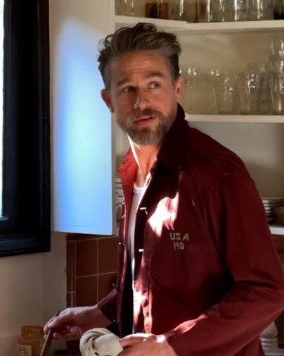 Go behind-the-scenes with Charlie Hunnam during his Tudum Magazine cover shoot 🤩

📸: carterbedloesmith 
👔: warrenalfiebaker
💈: nataliabruschi