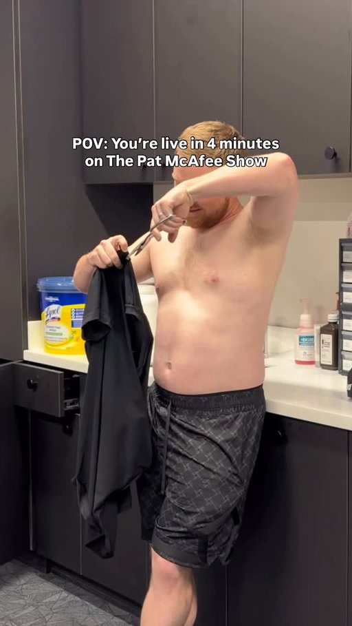 Had to lose the sleeves and grab a pump before we went live on @patmcafeeshow 😂