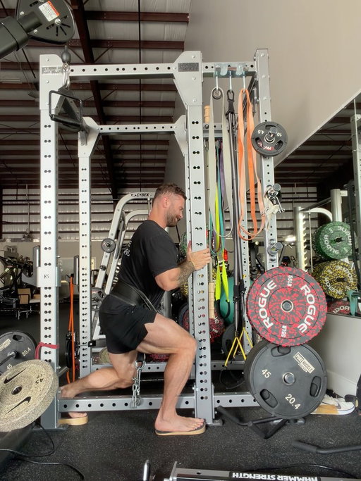 For 15 years I’ve trained in a way where I know exactly what I’m doing. The movements are always controlled and you learn how to make things look smooth even when they’re hard.

Now even the “easy” things feel awkward.

I still love bodybuilding. I always will. It built me, physically and mentally. And it’ll always be a part of how I train.

But training / moving only in those straight, controlled planes of motion comes with a cost. You get strong, but you also get stiff. I lost any resemblance rhythm and fluidity without even realizing it.

So now I’m in the season of relearning how to move like a human again I’m calling this training arc “learning how to walk”🫠

A long way to go, but it feels good, mentally and physically, to be doing something uncomfortable again.