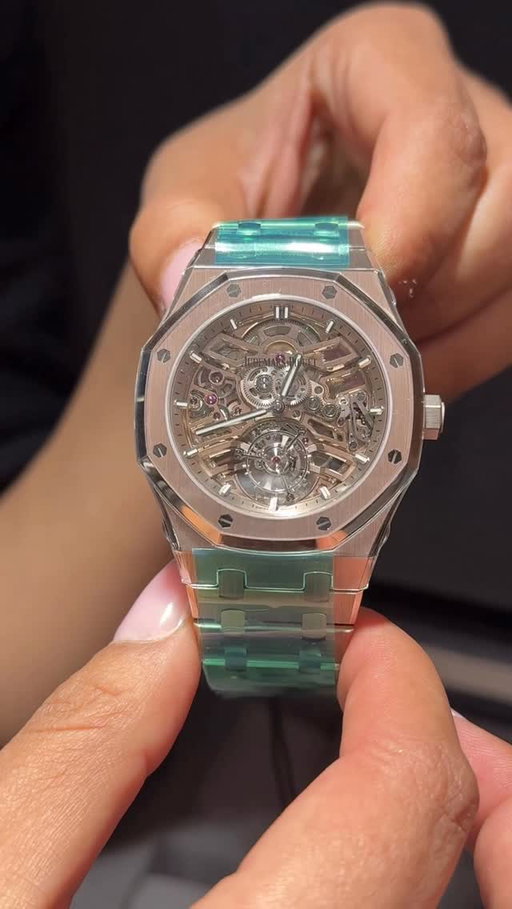 We opened a $900,000 WATCH SUITCASE🤯 Which watch do you think is worth more?

#watchaddict #rolex #watchlover #luxury #watches