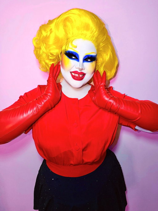 Modern women of the 80s CAN have it all 💛💙❤️
@wigsbytips Wig 
@pinkyparadisedotcom Pretty Crystal Grey lenses ✨
@la_femme_en_noir Faux leather opera gloves in Crimson
@mehronmakeup Skin Prep Pro, Clown White Lite ✨ 
@madebymitchell Curve & Color Cases for contour and blue base for eye
@onesize Secure the Blur and Turn Up the Base stage white powder ✨
@rcma No Color Powder✨
@trixiecosmetics Play pigment in Mary Go Round for brows✨
@blendbunnycosmetics Ellis palette for contour 
@colourpopcosmetics Stone Cold Fox Palette for contour and Fade Into Hue for blue and yellow shadows ✨
@ingot 77 Gel Liner
@urbandecaycosmetics Liquid Stick in Melted Onyx for bottom of eye ✨
@sugarpill Love+ shadow for contour
@anastasiabeverlyhills liquid lipstick in American Doll for lips and teeth 🦷 
@essence_cosmetics Black Liquid Liner 
Top lashes are Elegant lashes 301 over and randoms from the hair shop underneath
Bottom lashes are monda studio 607 lashes 
✨=gifted
#dragqueen #makeup #beauty #80s #makeuplooks