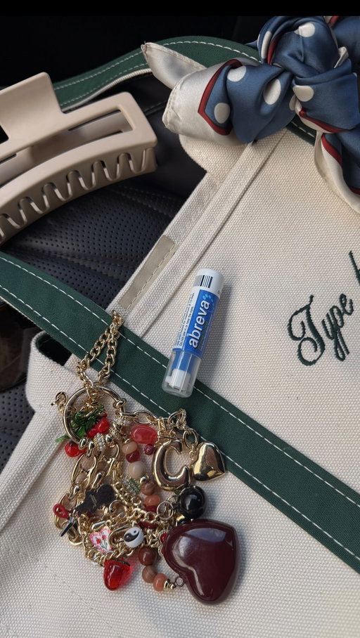 #abrevapartner #ad as a cold sore girlie, @abrevabrand Is always a must for on-the-go 🫡