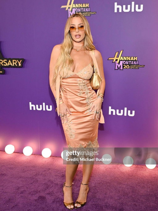 Tana Montana activated 🎸🎤 ✨ 8 year old me was right by my side. Truly one of the most memorable nights of my life. #HannahMontana20 @disneyplus @hulu 🧡💜