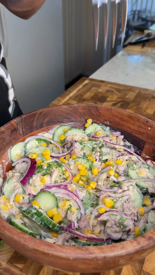 SAVE THIS ‼️ Creamy Refreshing Tuna Cucumber Salad High Protein and Perfect for Weight Loss 😊 (recipe 👇🏽)

Announcements:
✅ Want over 180 healthy high protein recipes with macros⁉️ Check out my digital cookbooks!😊
✅ comment “cookbook” and I’ll send you the link! 💪🏽 OR Cookbooks on my website! (Check’em out macros included!) 
✅ MY New seasonings out now! 👀 @spicexseasoning 

Macros for the entire salad: 621 Calories | 82g P | 49g C | 15g F 

Ingredients:
2 cans of tuna 🐟 
2 Large Cucumbers 🥒 
1 cup Corn 🌽 
1/2 Red Onion, julienned 🧅 
Salt and Pepper, to taste🧂 
2-3 tbsp Chopped Dill 🌿 (optional)

For the creamy dressing:
1 cup non fat Greek yogurt
3 tbsp light mayo
2 tbsp yellow mustard
2 minced garlic cloves 🧄 
Salt, to taste
1 lemon juice 🍋 
2 tsp of honey 🍯 
water 💦 if too thick

Adjust salt/lemon/thickness according to your own preferences!

If you want weekly recipes and discounts straight to your email inbox every Sunday then comment “newsletter” 😌📧 
.
.
.
.
#icekarim #healthyrecipes #easyrecipes #mealprep #quickrecipes