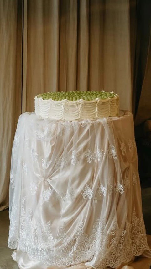 This was never meant to be eaten and that was entirely the point! 

A 20 inch fake grape cake built from foam, real buttercream and a few kgs of green grapes.. made purely for the cutting moment 😌👌

Carved out a real section inside so the cut was genuine, piped buttercream curtains down the sides and covered the top in grapes until she looked exactly how i imagined her 🍇✨

#weddingcakeideas #weddingcakedesign #weddingcakeinspo #privatechef #fakecake