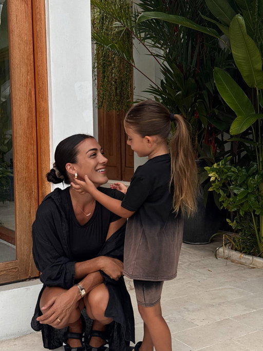 🖤 outfit @novakids by @fashionnova 

Meylie | Mini Tell Me About It Biker Short Set - Black 
Mum | Trinity 3 pièce Short Set - Black 

Collaboration commerciale