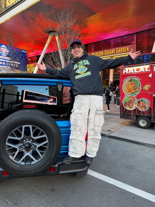 The only way to get to the Big East championship is in a @jeep Wrangler! #madisonsquaregarden 🚙🏟️⛹️