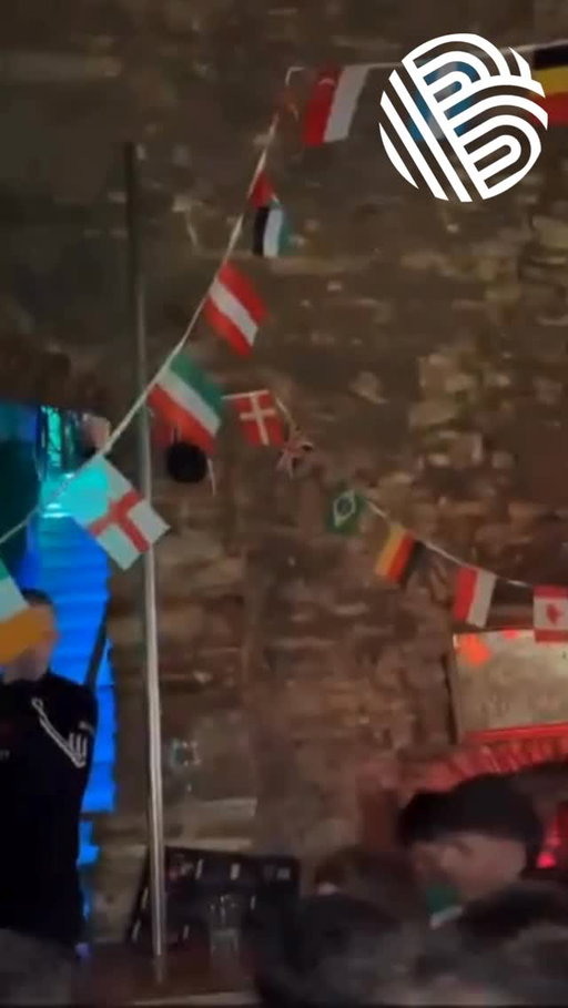 Irish fans, a bar in Prague, and a very helpful local bouncer 🤝🇮🇪
You can guess what happens next… great scenes 😂
