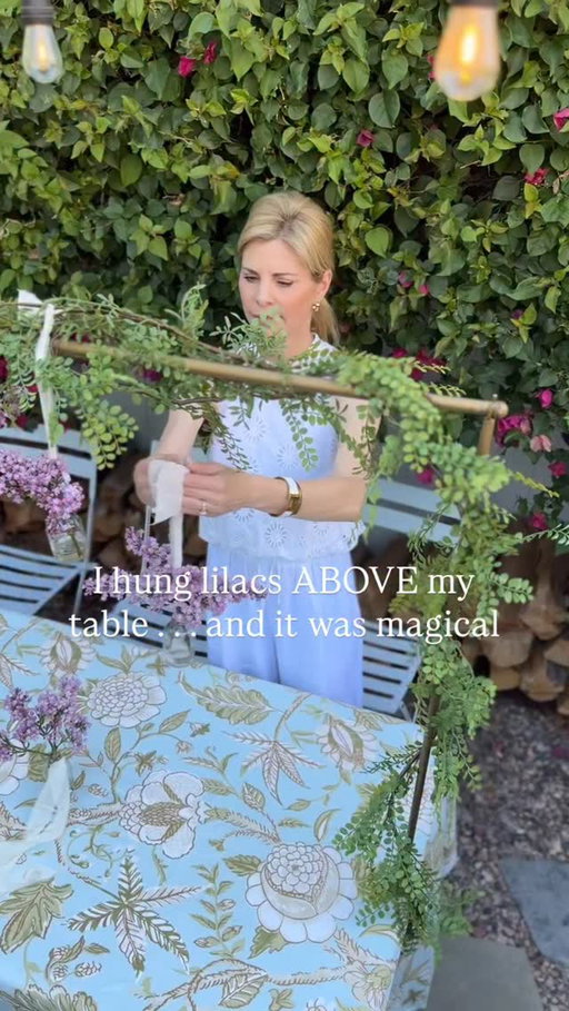 Creating that “wow” moment that guests don’t expect - one of my tips for hosting a memorable party. This table rod gives all of the drama and is much easier than it looks! Comment with “Table” for a link to your DM.
.
.
.
#springentertaining #lilacseason #flowerdesign #gardenparty #luxurytablescape