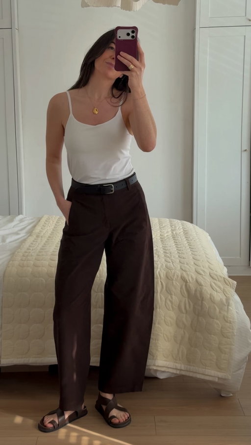 Reviewing the @uniqloeurope bra top after seeing so many good reviews and I now get the hype! It’s so comfortable whilst still being supportive and secure, off to swap all my bras for this top 🏃🏻‍♀️ have you tried them? #UNIQLO #LifeWear