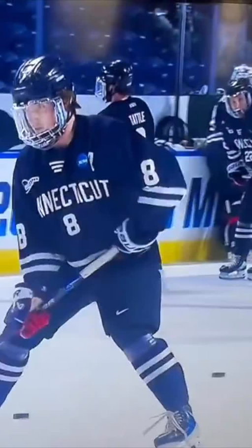 Never wanna go chin over shin in warmies to start the NCAA Tourney @jschmaltz24 

🎥: sheehan_sports on X