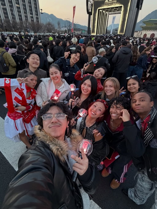 Got to spend my bday in Seoul for BTS’s comeback all thanks to @netflix 😭💜🫰

#BTSLiveonNetflix #BTS_ARIRANG
