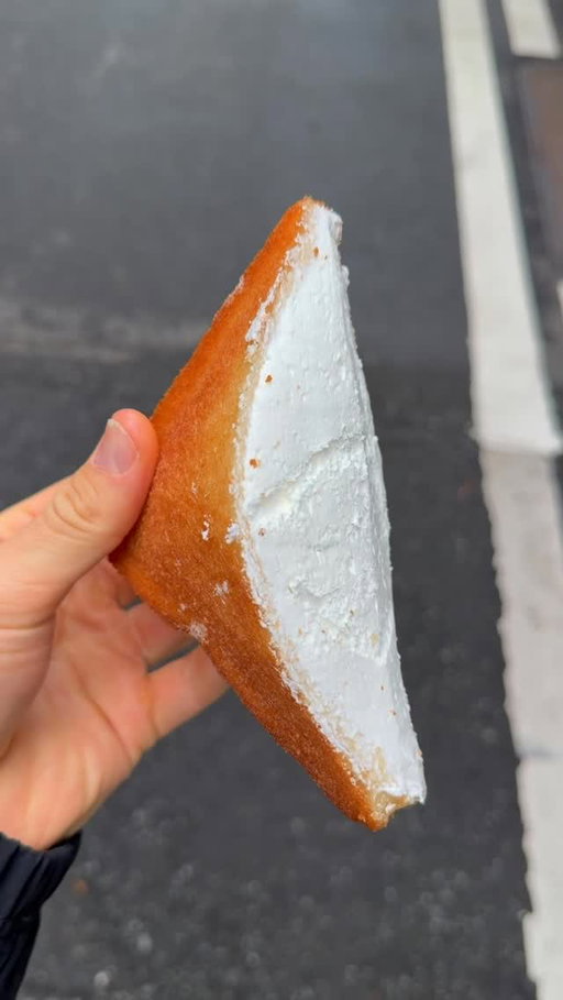 Trying the viral Japanese stuffed cream sandwich in Tokyo, Japan!! 

#tokyo #japan #cream #sandwich #dessert