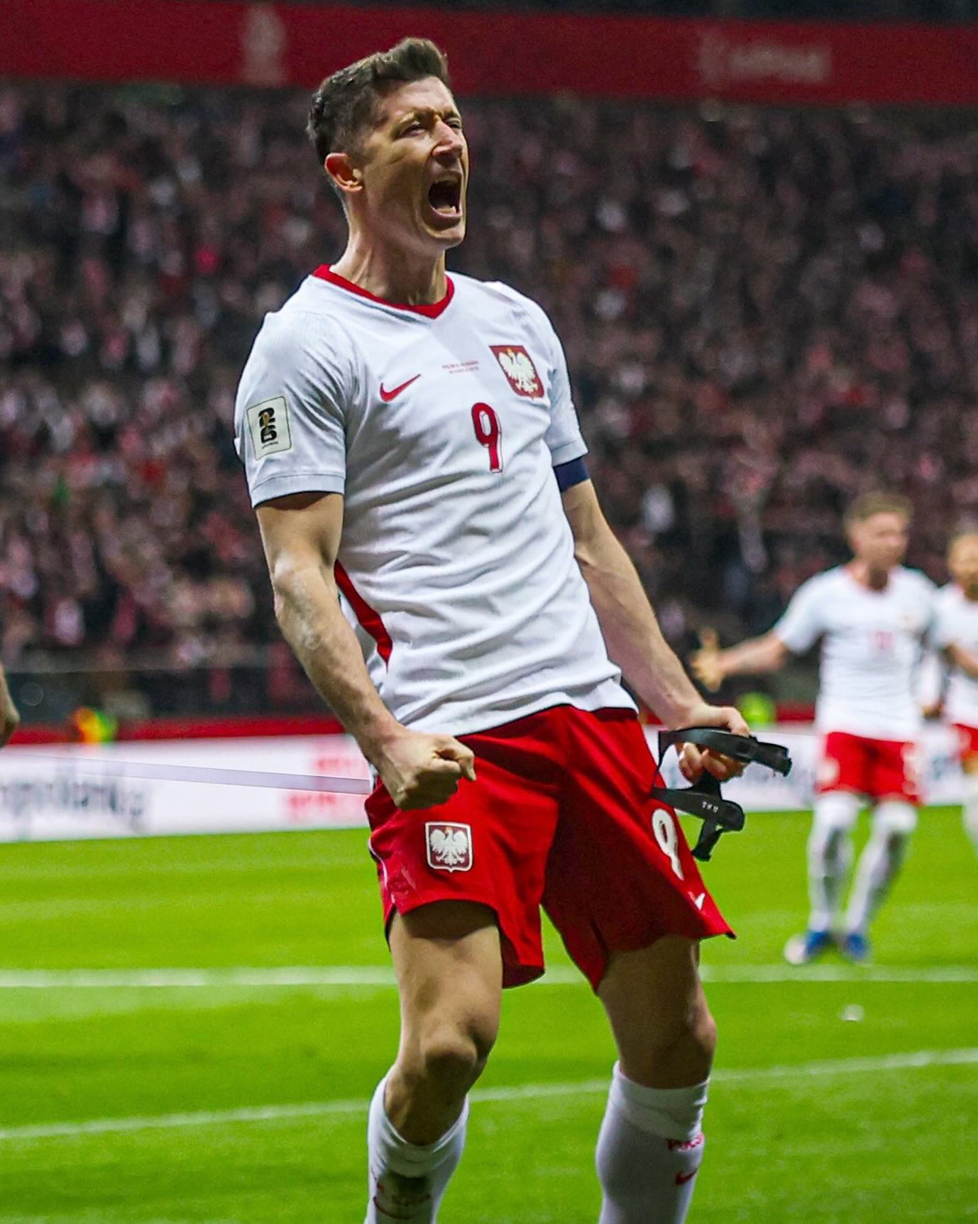 𝗜𝗻𝘁𝗲𝗿𝗻𝗮𝘁𝗶𝗼𝗻𝗮𝗹 𝗱𝘂𝘁𝗶𝗲𝘀 🌎 

🇵🇱 Lewy featured in Poland’s victory over Albania in the World Cup qualifiers, scoring a goal in the 63rd minute. (2-1) 

🇧🇷 Raphinha was in action for Brazil in their 2–1 defeat to France in a World Cup friendly. 

🇸🇪 Roony’s Sweden beat Ukraine 3-1 in a World Cup qualifier.

📸@laczynaspilka & Rafael Ribeiro / @brasil