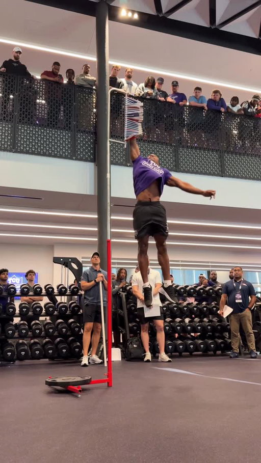 Trent Battle hopping out of the gym 🤯 #TCUProDay
