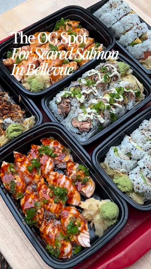 The OG spot to get seared salmon 🍣 @mix_sushi_bar is a hidden gem offering amazing seared salmon and other sushi rolls like the roasted salmon avocado roll, garlic chili crunch roll, both of which are my favorite!  They also now offer hamachi as an add when you order their poke bowl! 

📍Mix Sushi (2 locations) 
Crossroad Foodcourt & Lincoln Square Food Hall