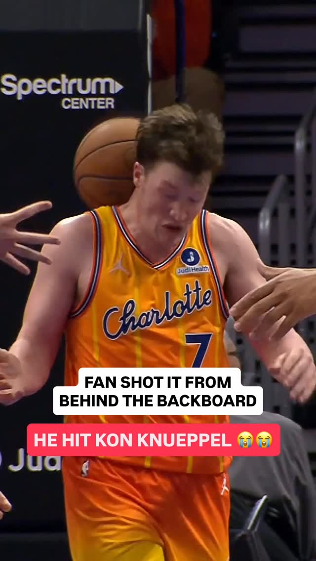 What was the fan thinking?! 🤣😅

#hornets #charlotte #basketball #nba