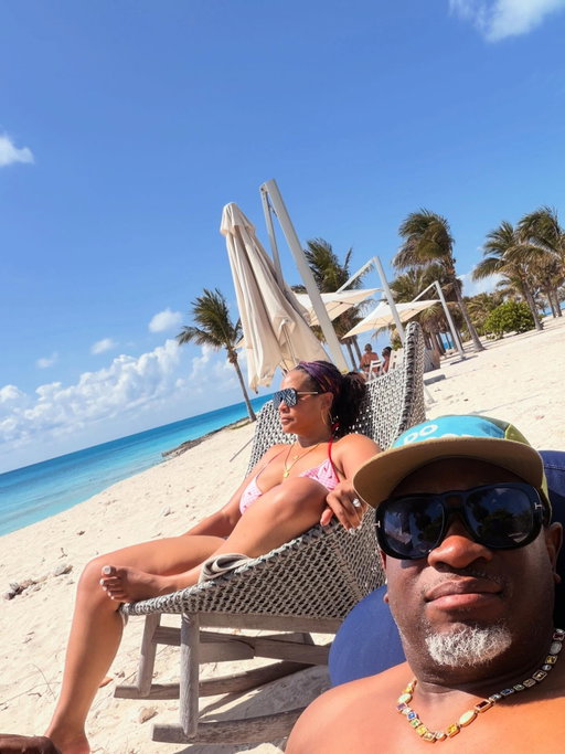 Currently in paradise 

#love 
#emptynesters 
#densonswin 
#sun 
#marriage