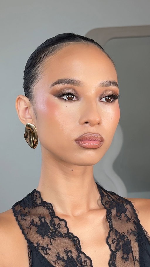 Same iconic wear, now with a more breathable, skin-like finish and added hydration.
Full coverage that’s smooth, transfer-resistant, and stays flawless all day ✨
 
@esteelauderanz #doublewear #Foundation #MadeForMore #BrandPartner #AD