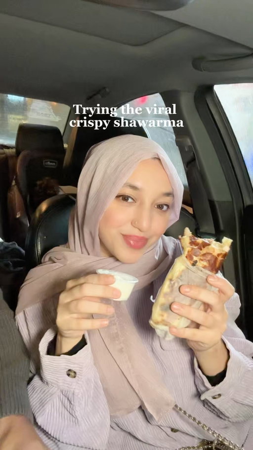 Tried the viral crispy shawarma everyone’s talking about in Vancouver… and WOW, it did not disappoint 🤤🔥
That crunch + the flavor = obsessed. Also had their shawarma plate and it was just as good.
Safe to say… I’m coming back for more 👀✨

Tip- ask them to add fries to your shawarma- so good!

#surreyfood #vancouverfood #halal #halalfoodie 
@damaskino_shawarma