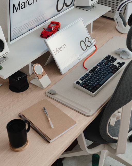 Morning office essentials ☕️ 📒🖋️

#desksetup #pcsetup #gamingsetup #homeoffice #officedecor