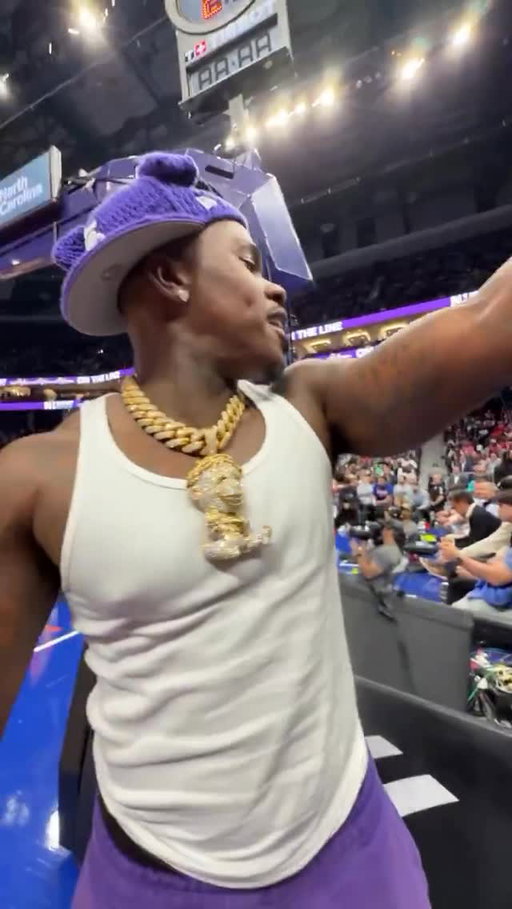 The fan that hit Kon Knueppel in the head with the ball

DaBaby: “Let’s get this n**** outta here man… he done hit the rookie of the year with the ball” 😭😭